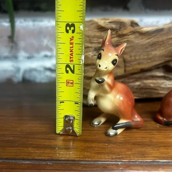 Vintage MCM bone china miniature kangaroo figurines - Picture 5 of 7